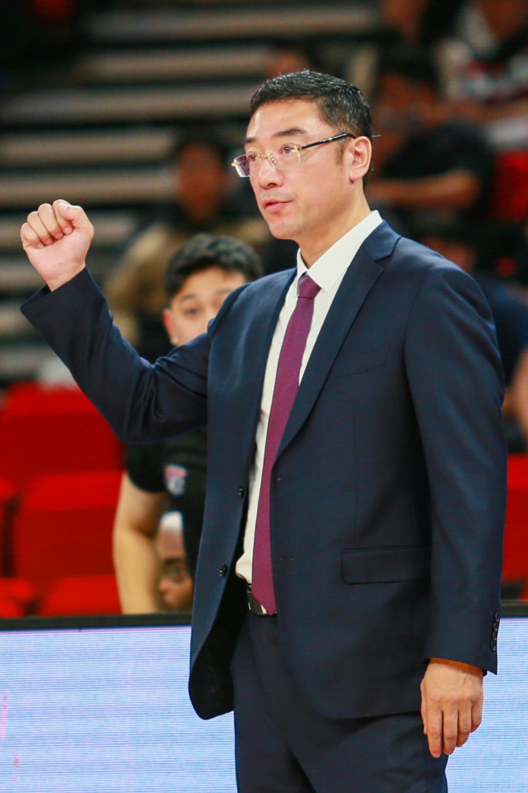 上海击败新疆！刘鹏：我们在之前的比赛中找到了赢球的节奏