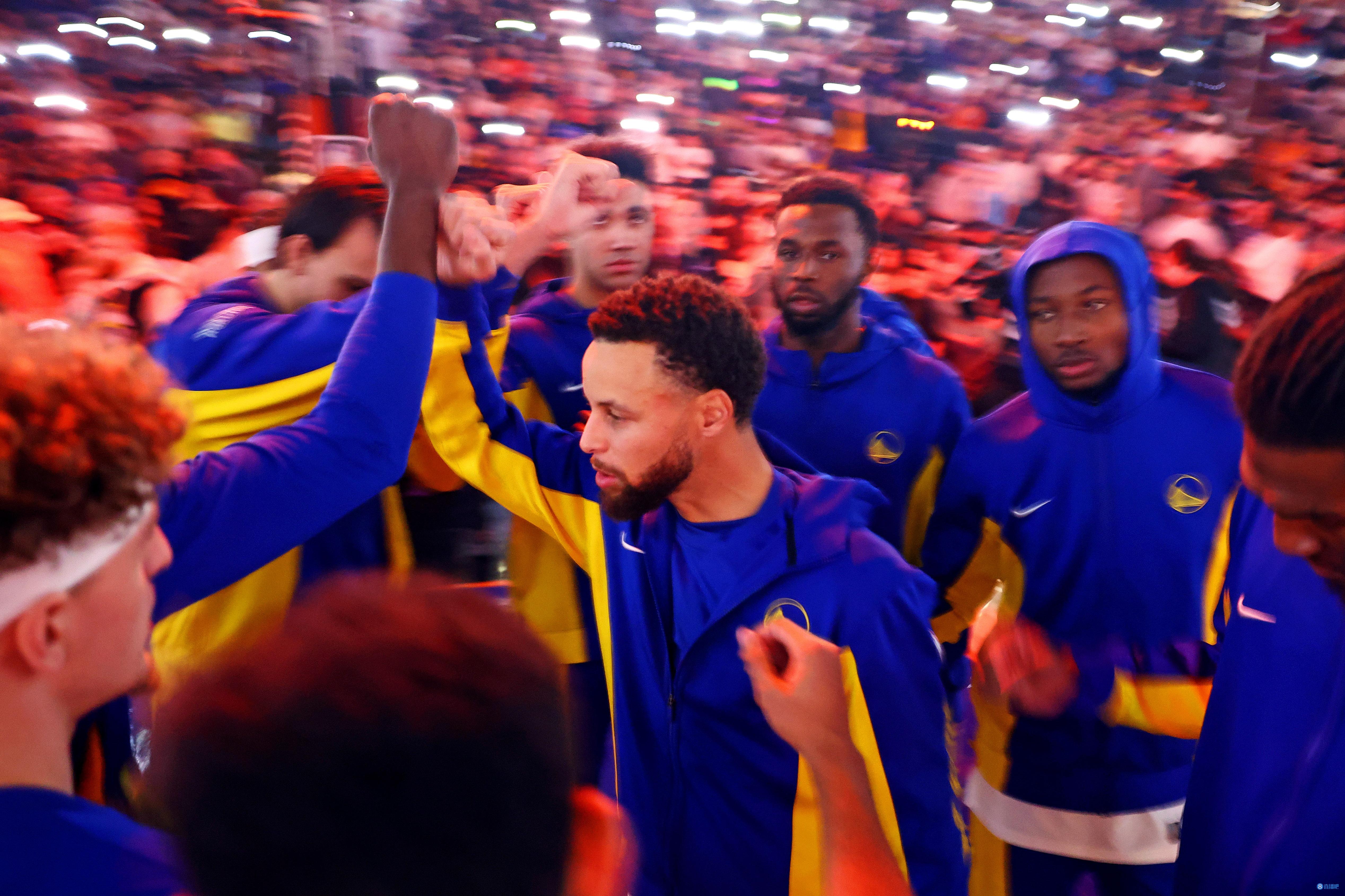 双锋未来？维金斯+库明加包揽勇士首节前17分！