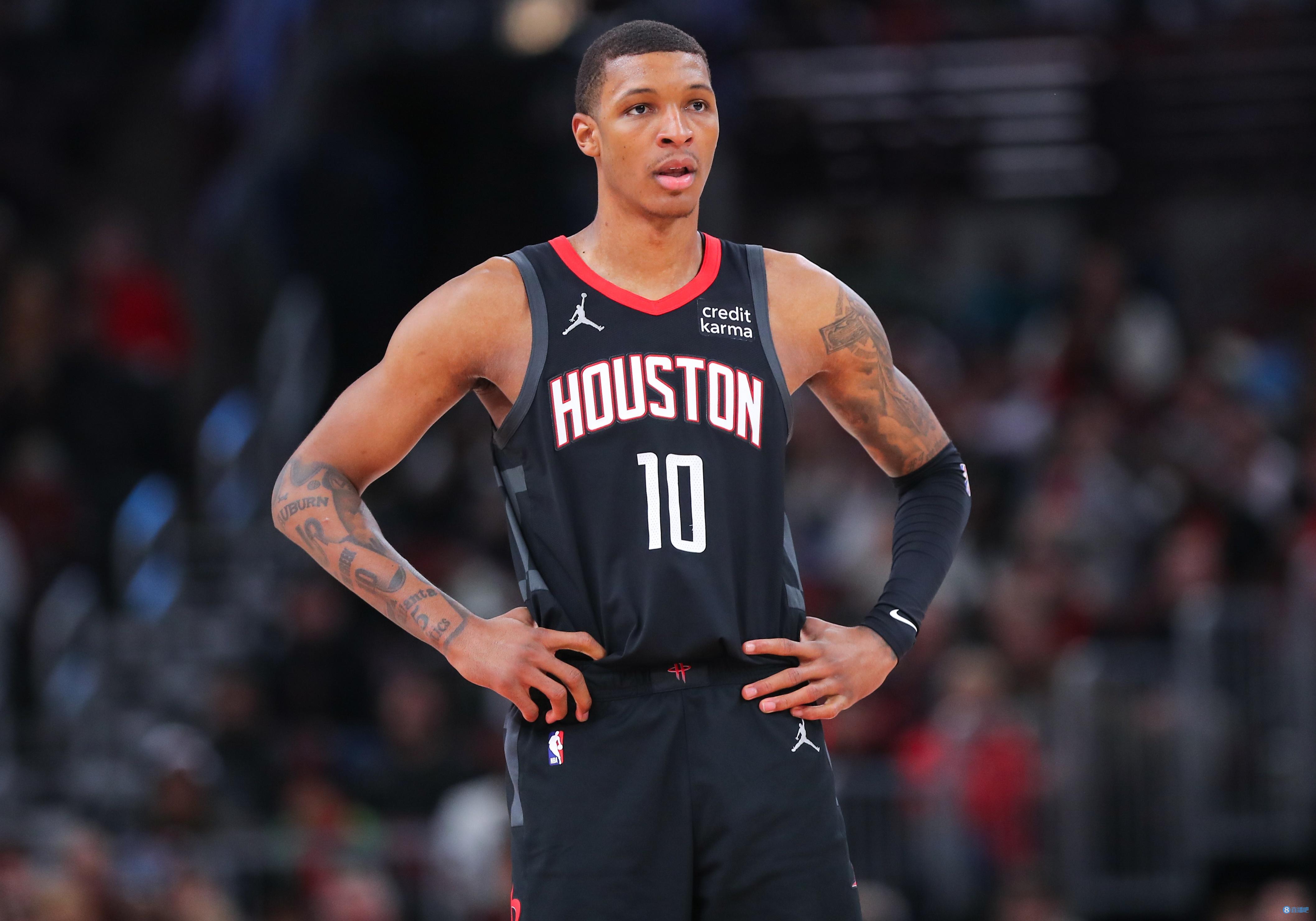 攻守兼备！小贾巴里-史密斯13中8砍20分7板1断3帽 正负值+22最高