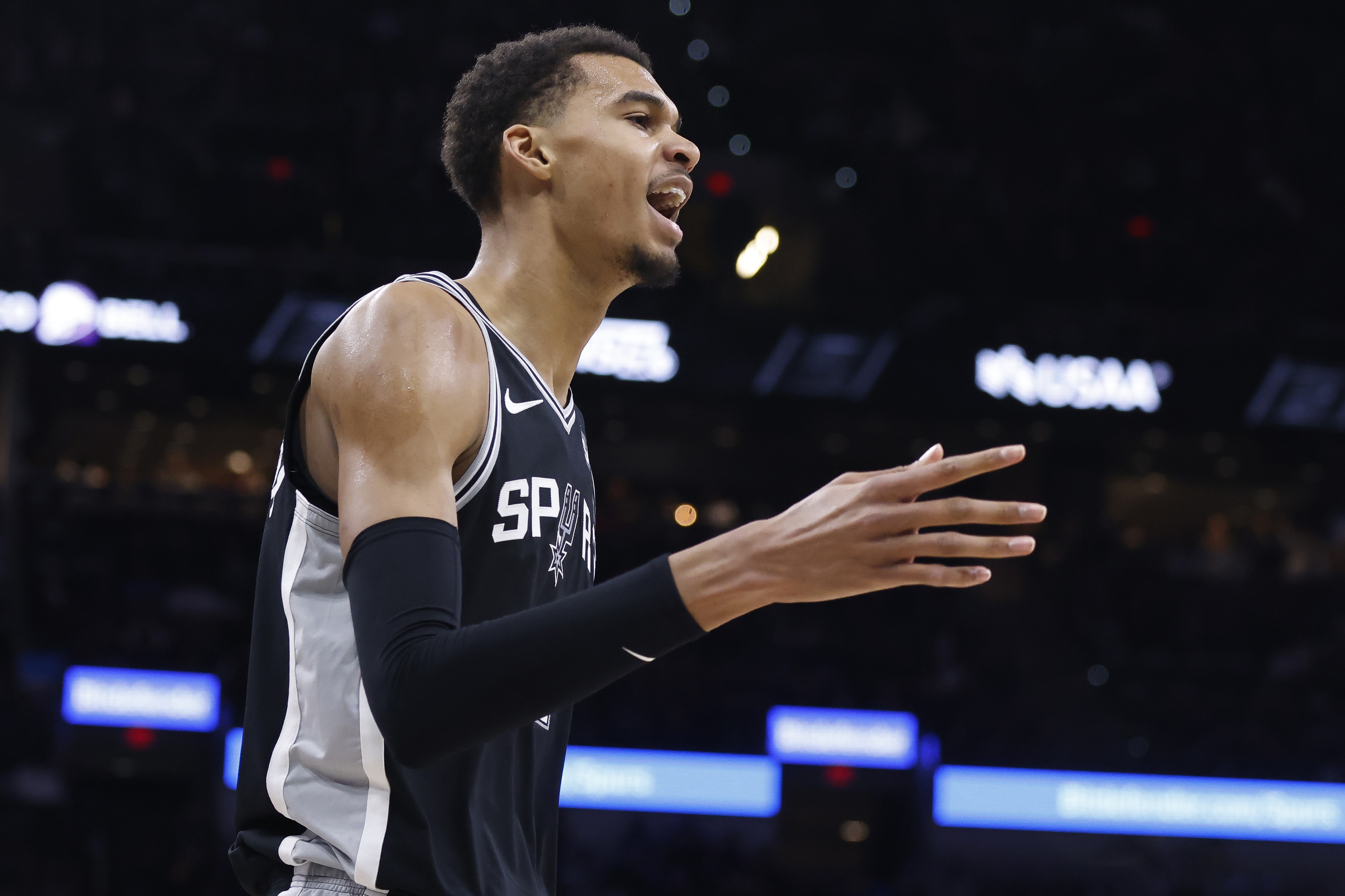 【菜鸟】文班轰40+20+7代表作 亨德森正负值-58创历史 阿门8前板