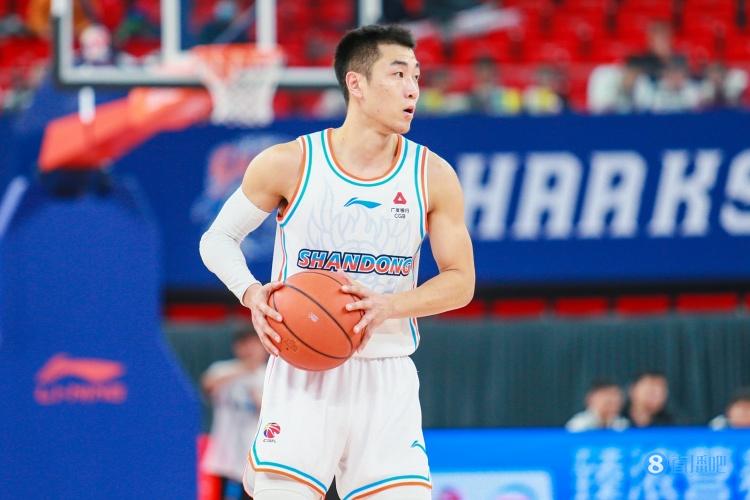 中规中矩！高诗岩9中4&罚球6中6 得到15分1板6助2断