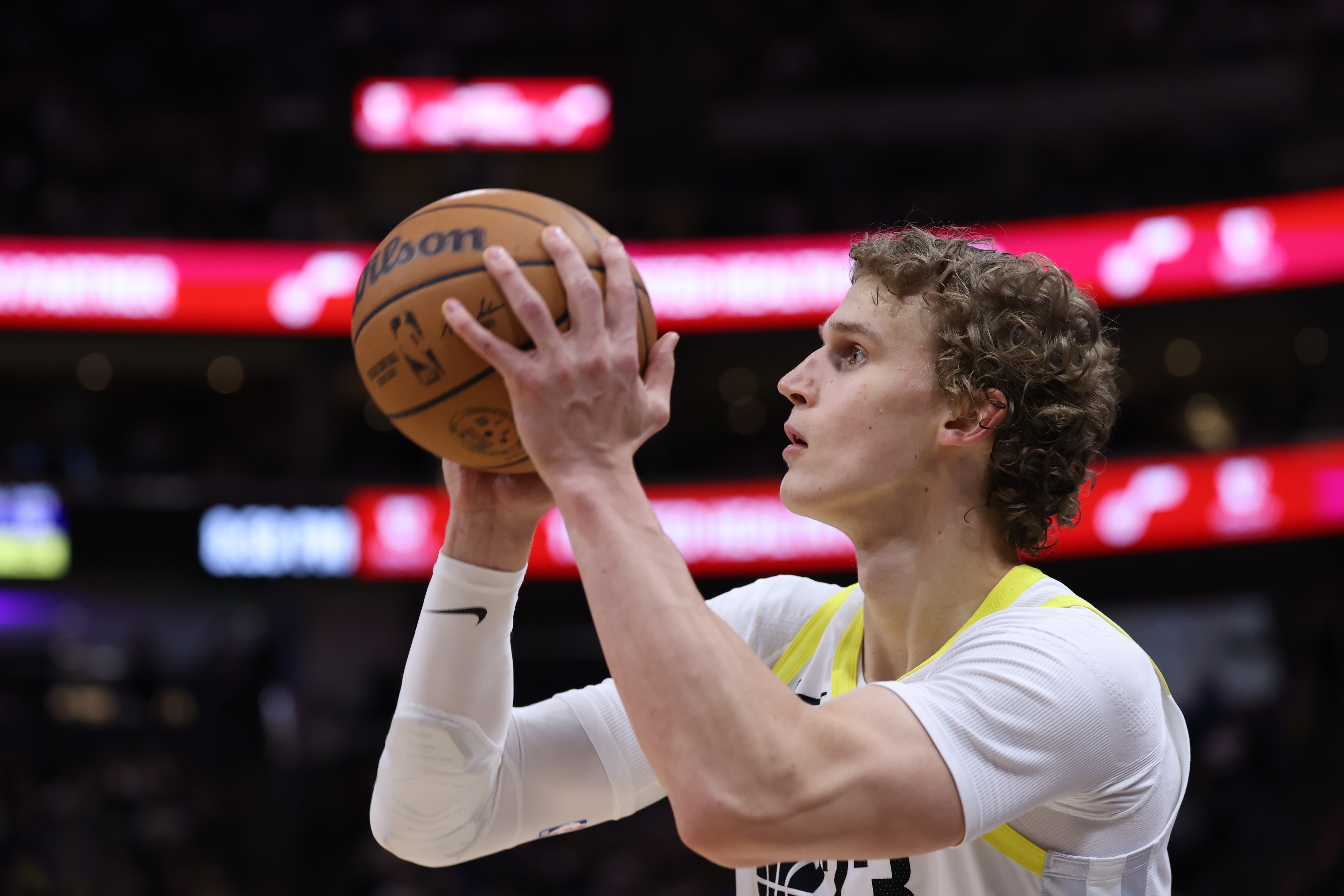 马尔卡宁：今晚我们做啥事都慢了一步 一旦犯错对手就会惩罚我们