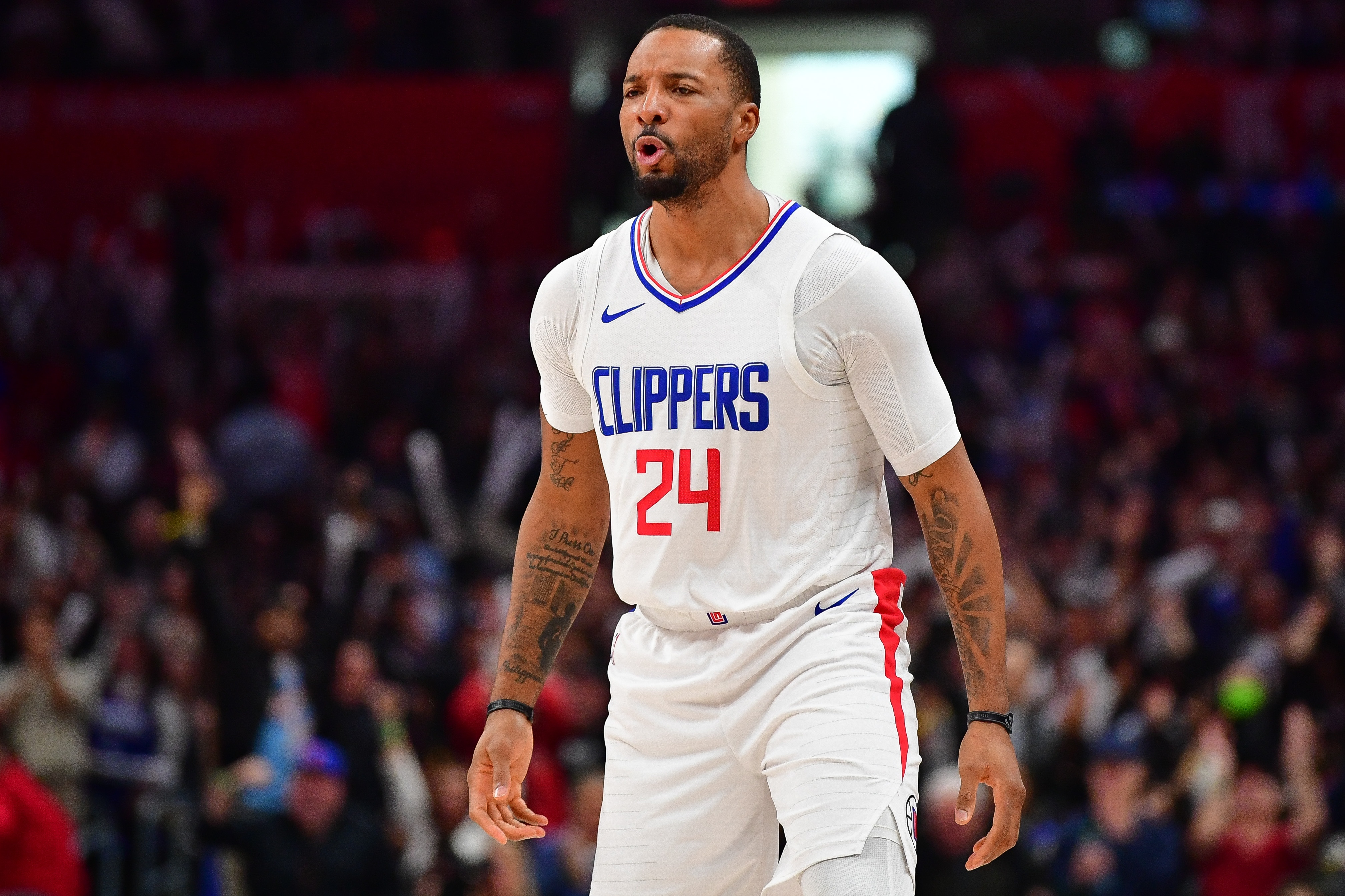 不愧鲍科比鲍威尔本赛季替补投进150个三分 创造队史新纪录