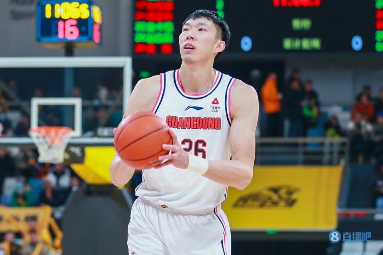 高效！半场周琦7中5拿到14分4板 胡明轩6中5也有14分