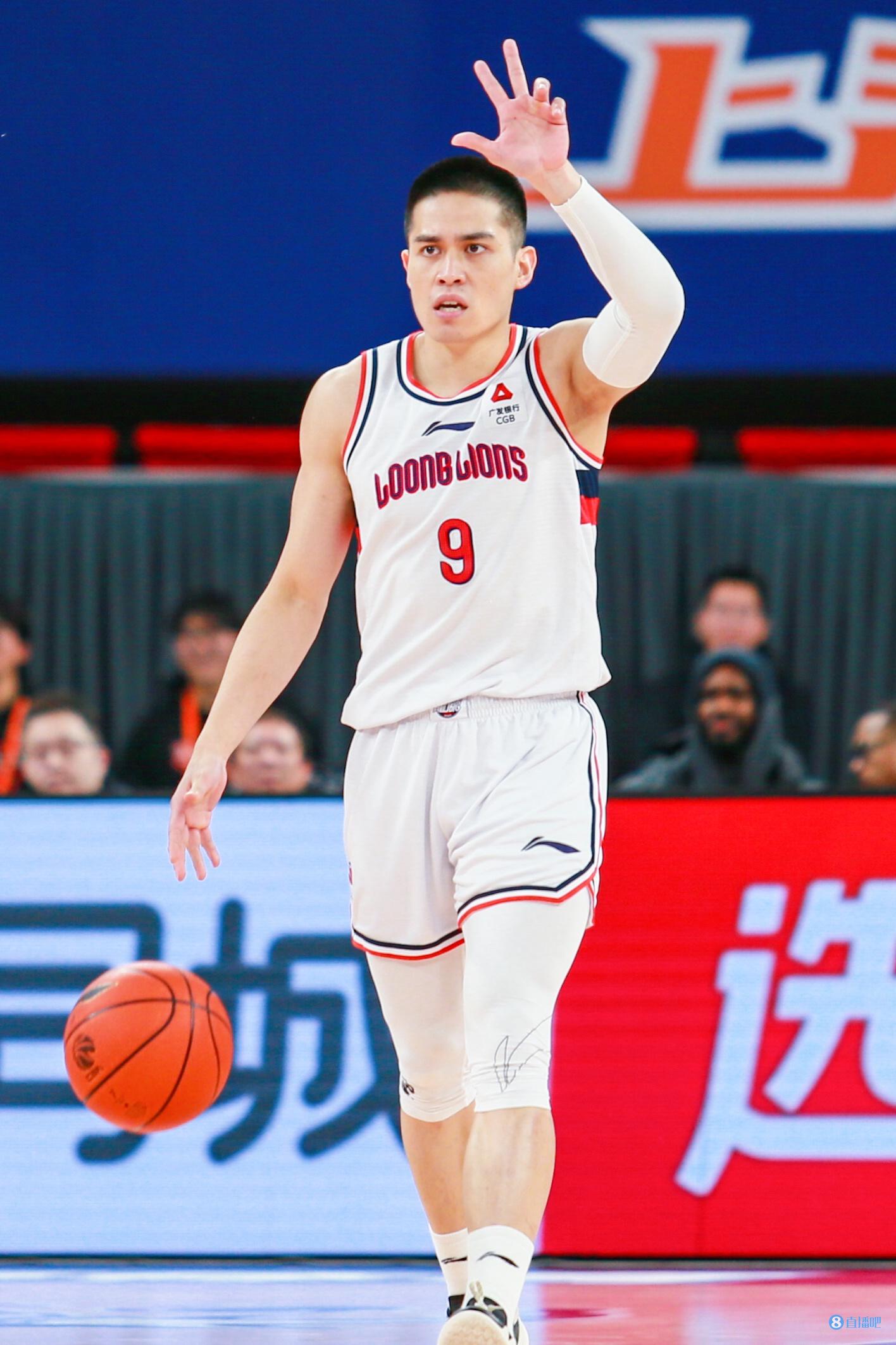 球队大脑！陈盈骏12中8得21分5板5助 正负值为+19