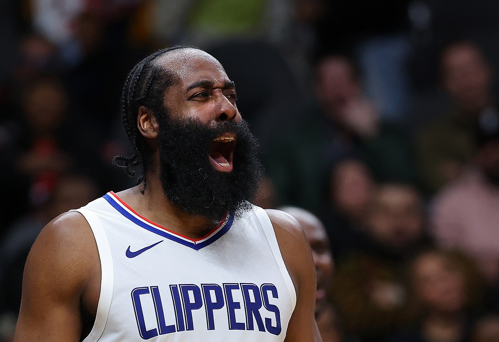 哈登：本场比赛我们的防守真的是向前迈出了一大步