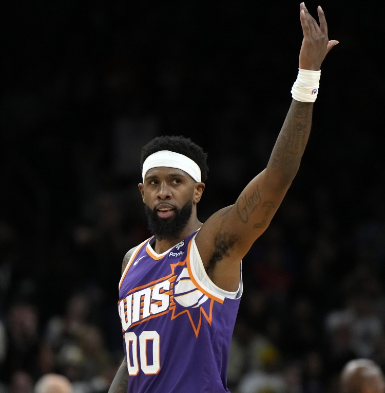 手感不错！罗伊斯-奥尼尔全场三分7中5 得到17分6板&正负值+14