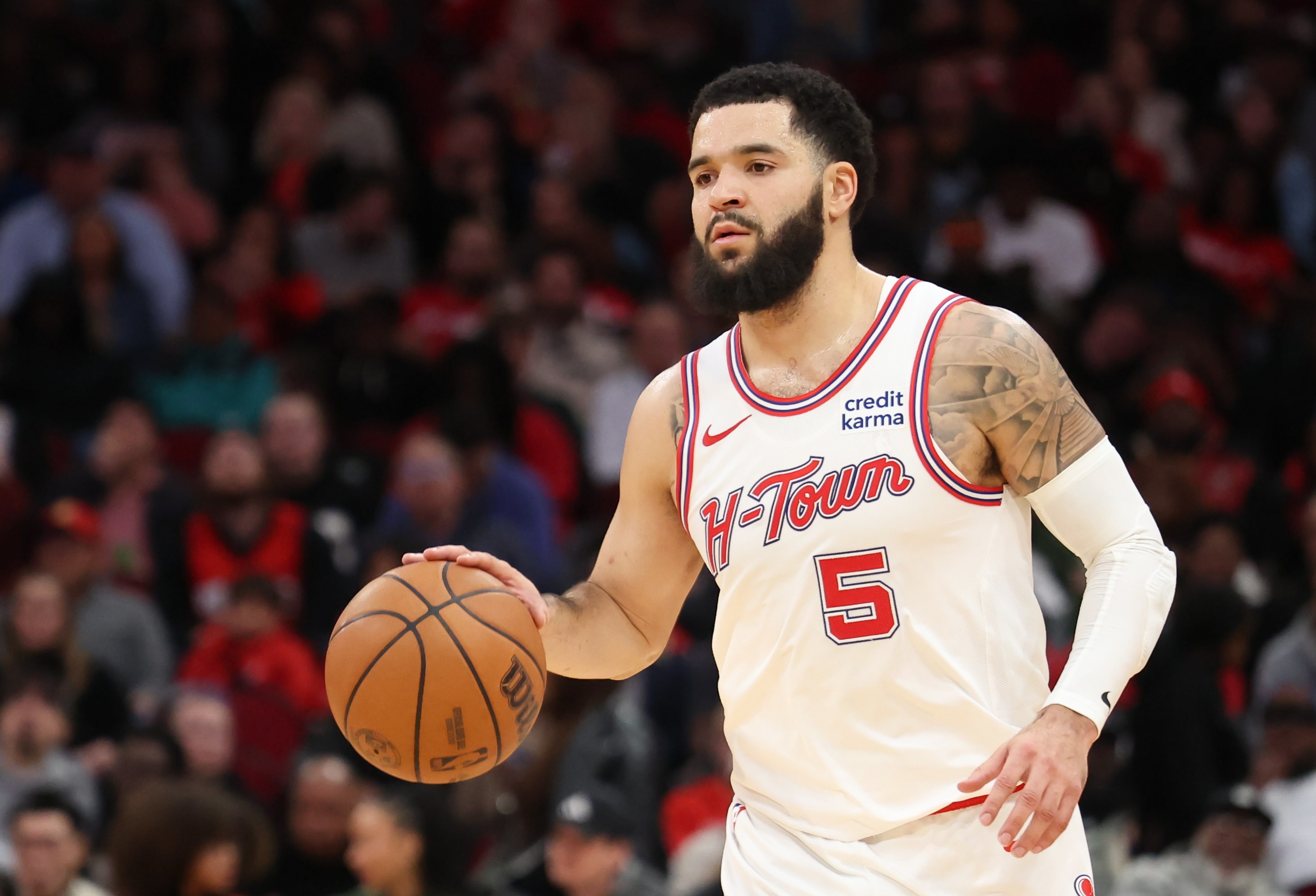 范弗里特：重要的是整赛季所展现出的决心 我们要站直继续下一场