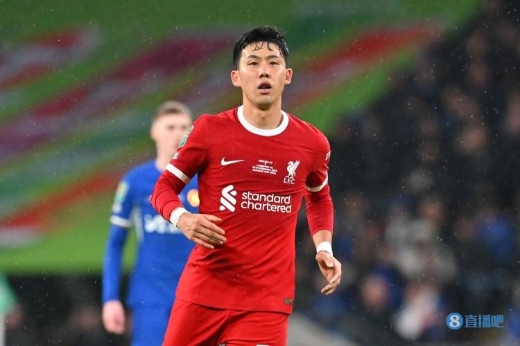 远藤航：我19岁与初恋结婚20岁有了儿子，30岁才完成了利物浦首秀