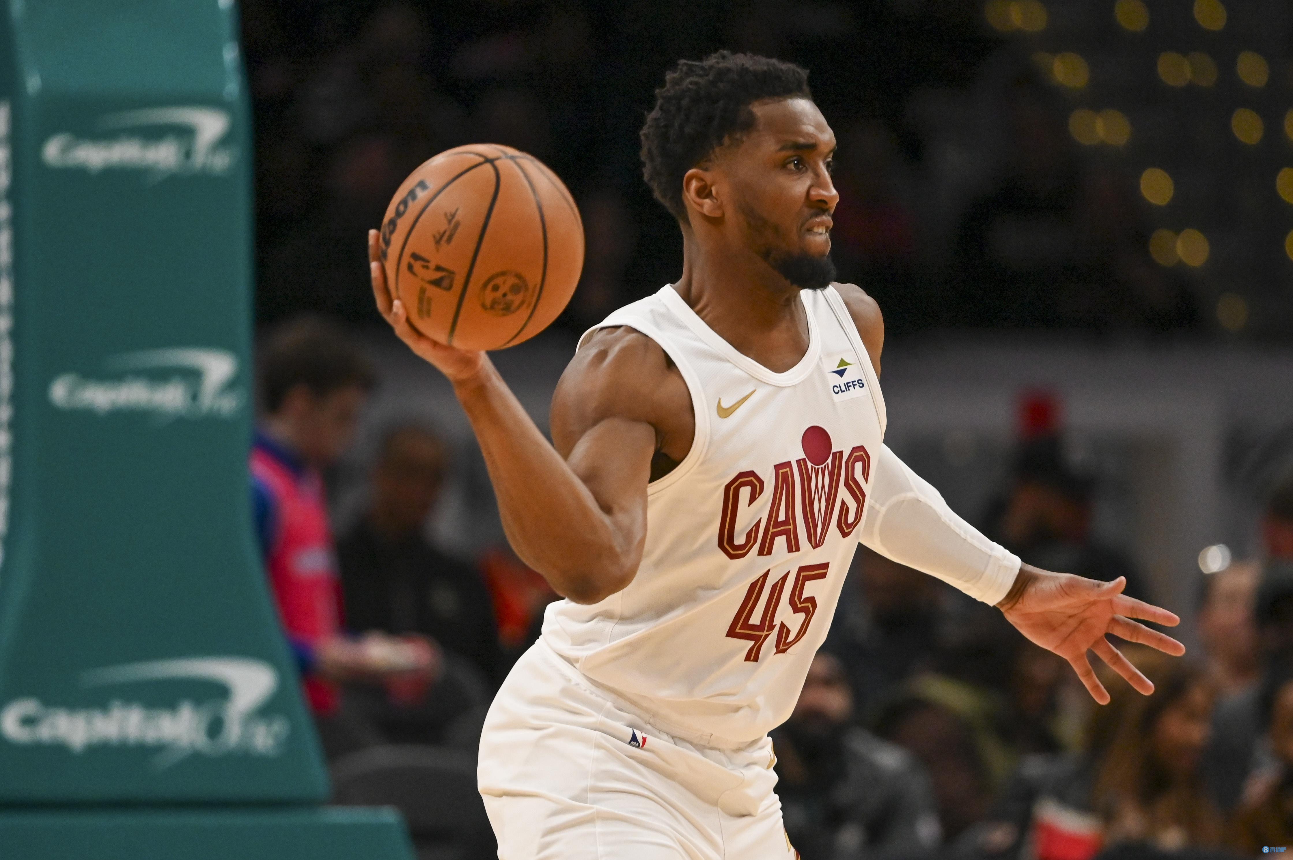 米切尔：我突破时火箭的防守让我印象深刻 我从未经历过