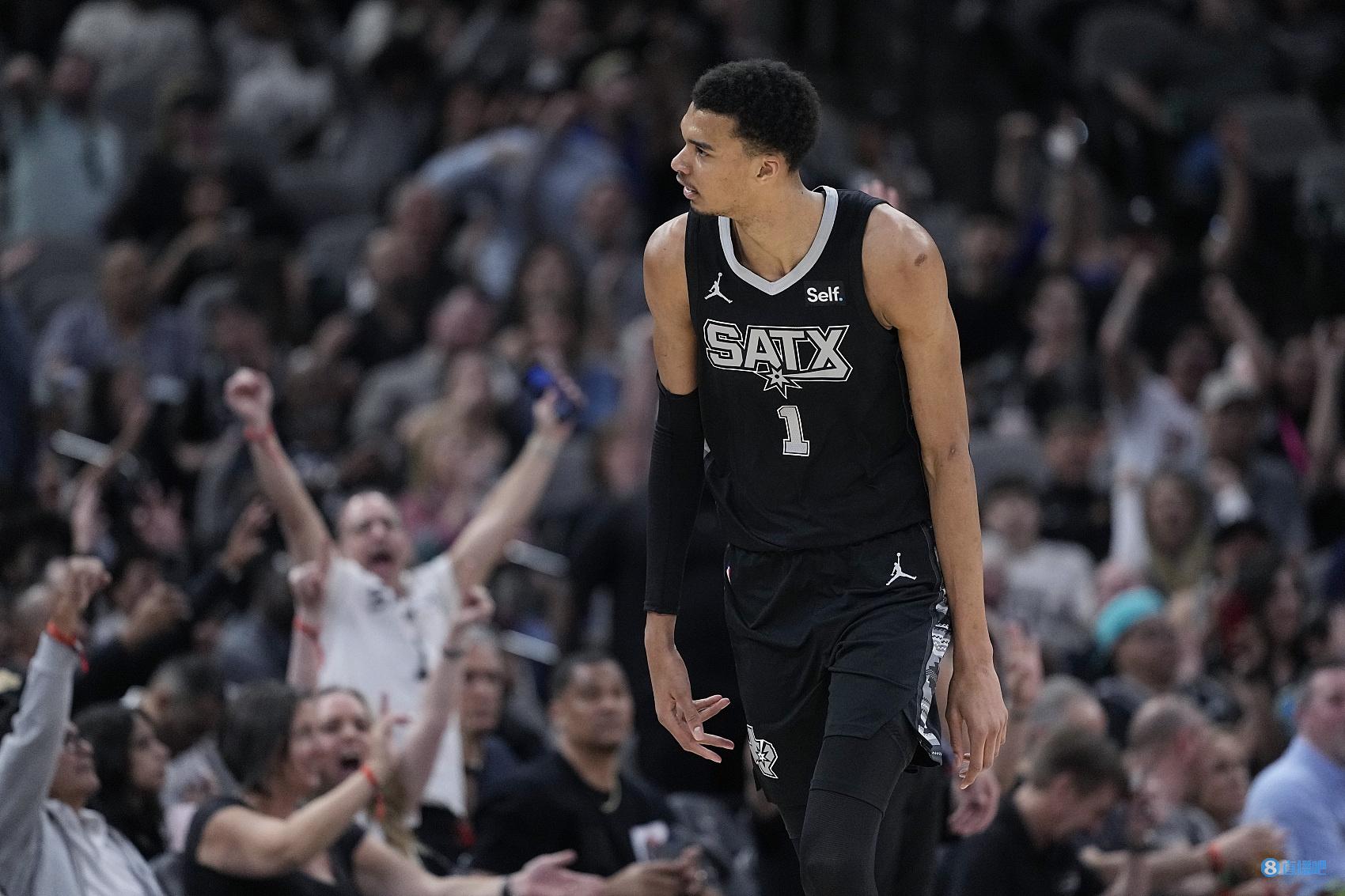 追梦：马刺球员发展教练组绝对是顶级的 他们会给予文班很多帮助