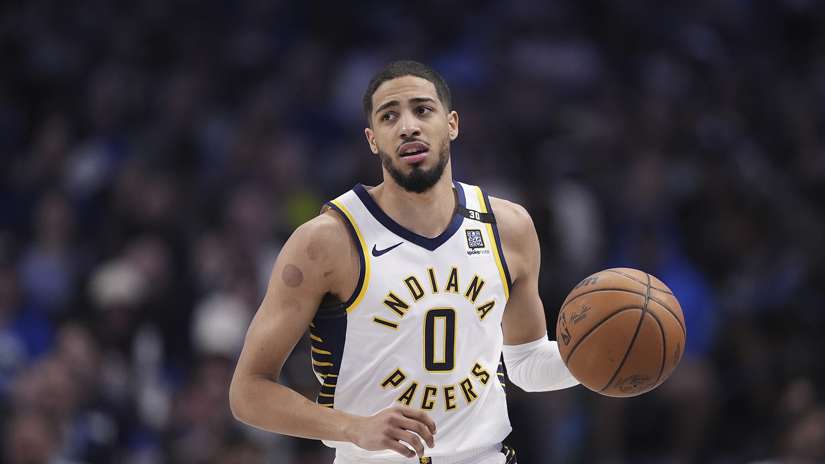 百步穿杨！哈利伯顿半场三分6中5贡献15分5助