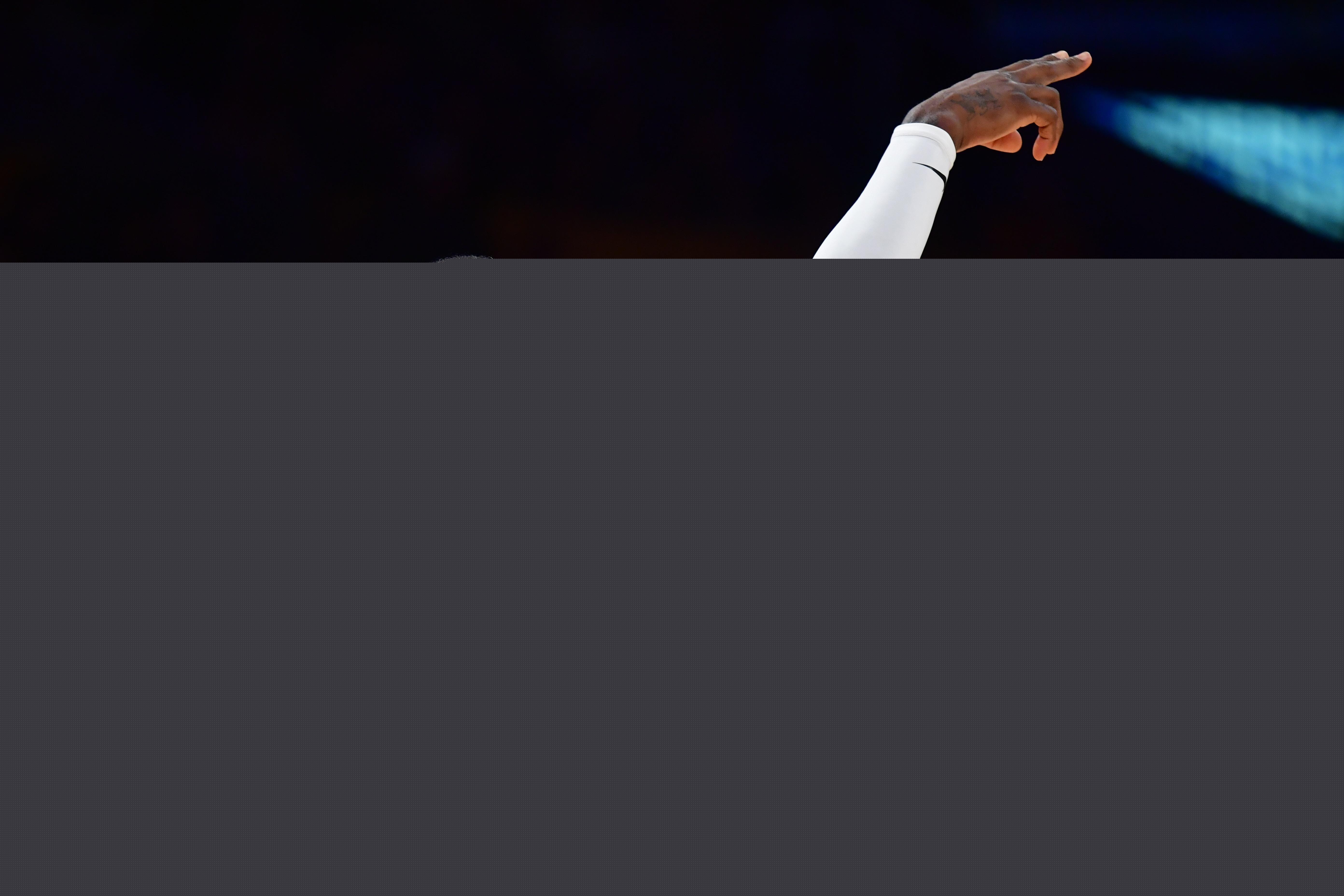 詹姆斯谈自己三分被取消：以前从未见过这样的判罚 真的奇怪