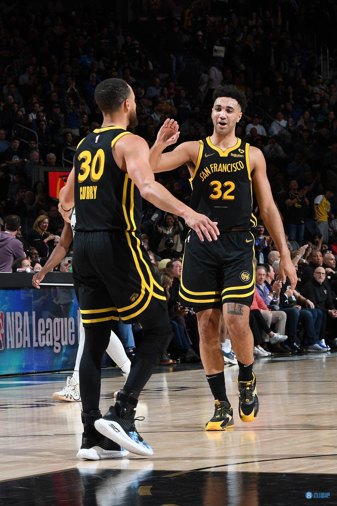 库里：TJD能产生很大影响 我们需要他的尺寸和存在感