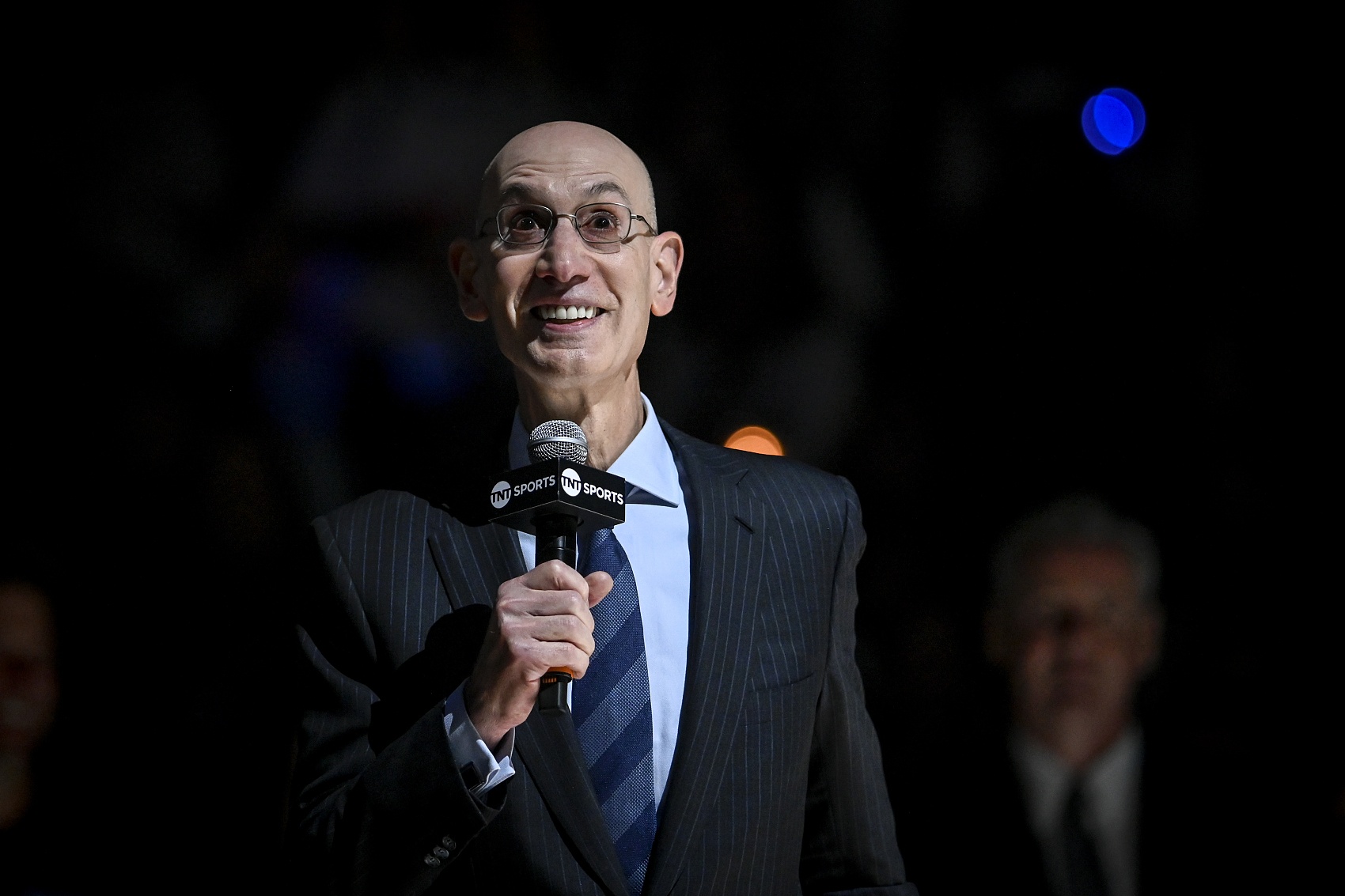 TA：NBA希望签下一份至少10年的新转播协议 预计将与多家巨头合作