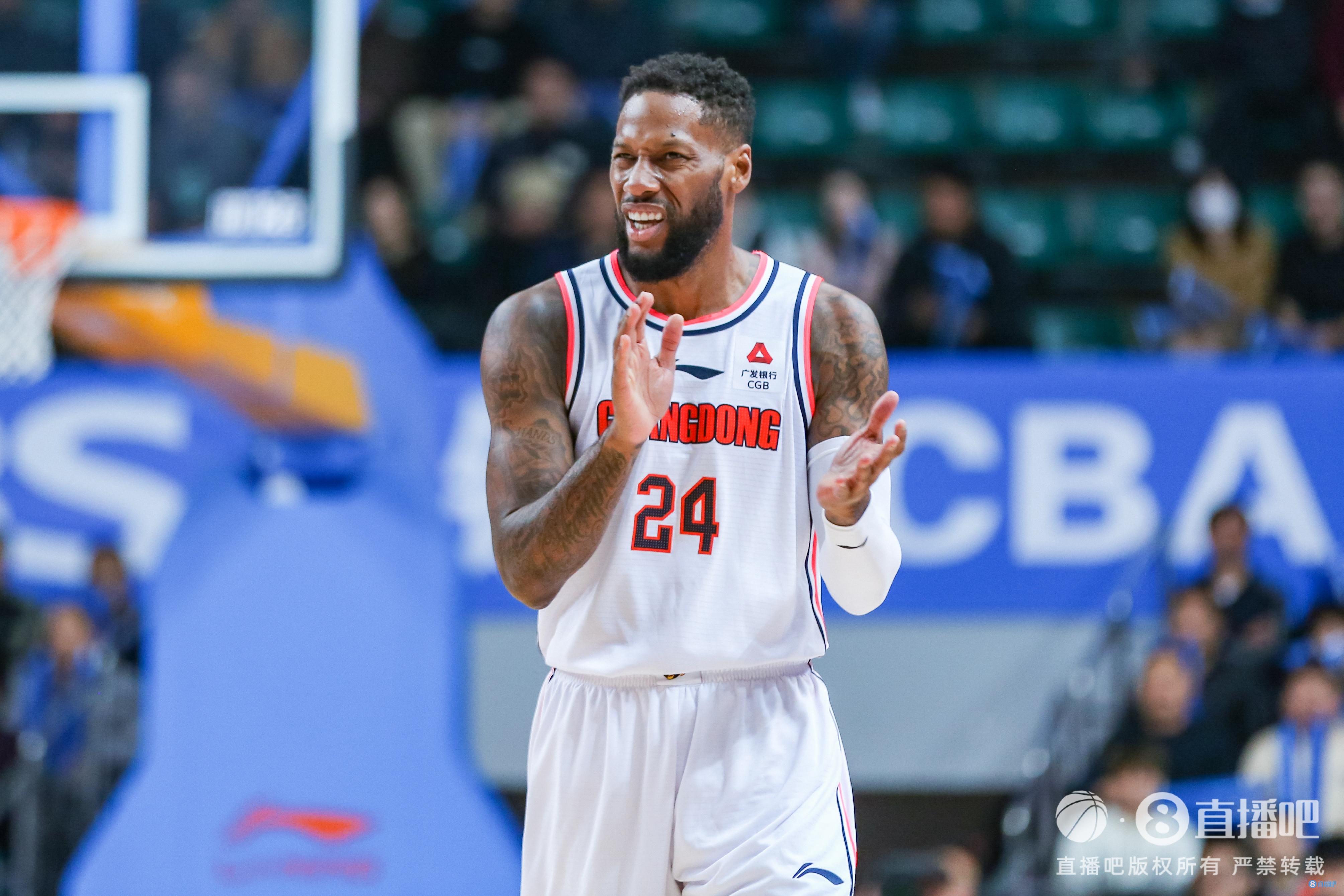 双双发挥！威姆斯半场13分6板&沃特斯12分4助