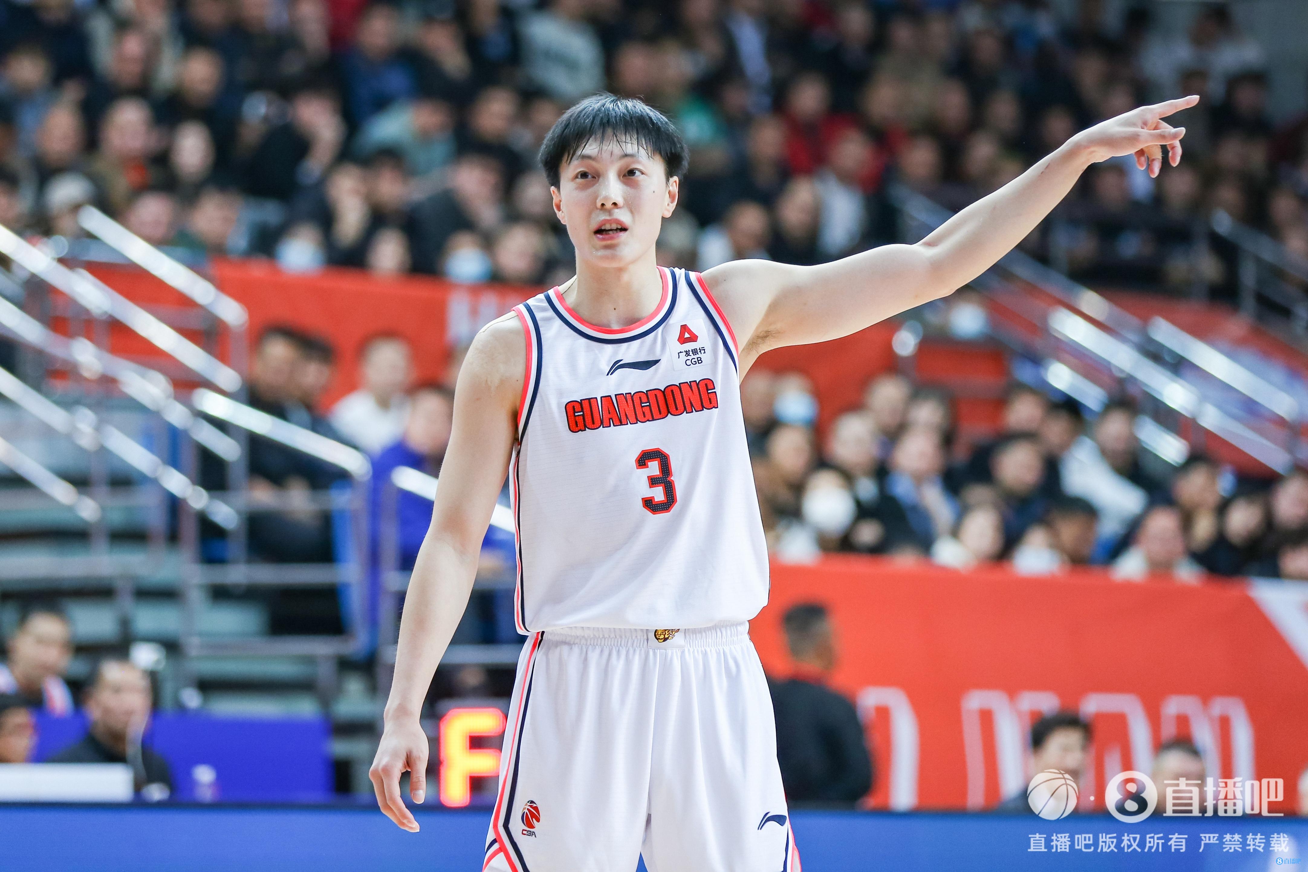 麦穗丰：胡明轩比他拿FMVP那年要强 稳定性和得分爆发力都提升了