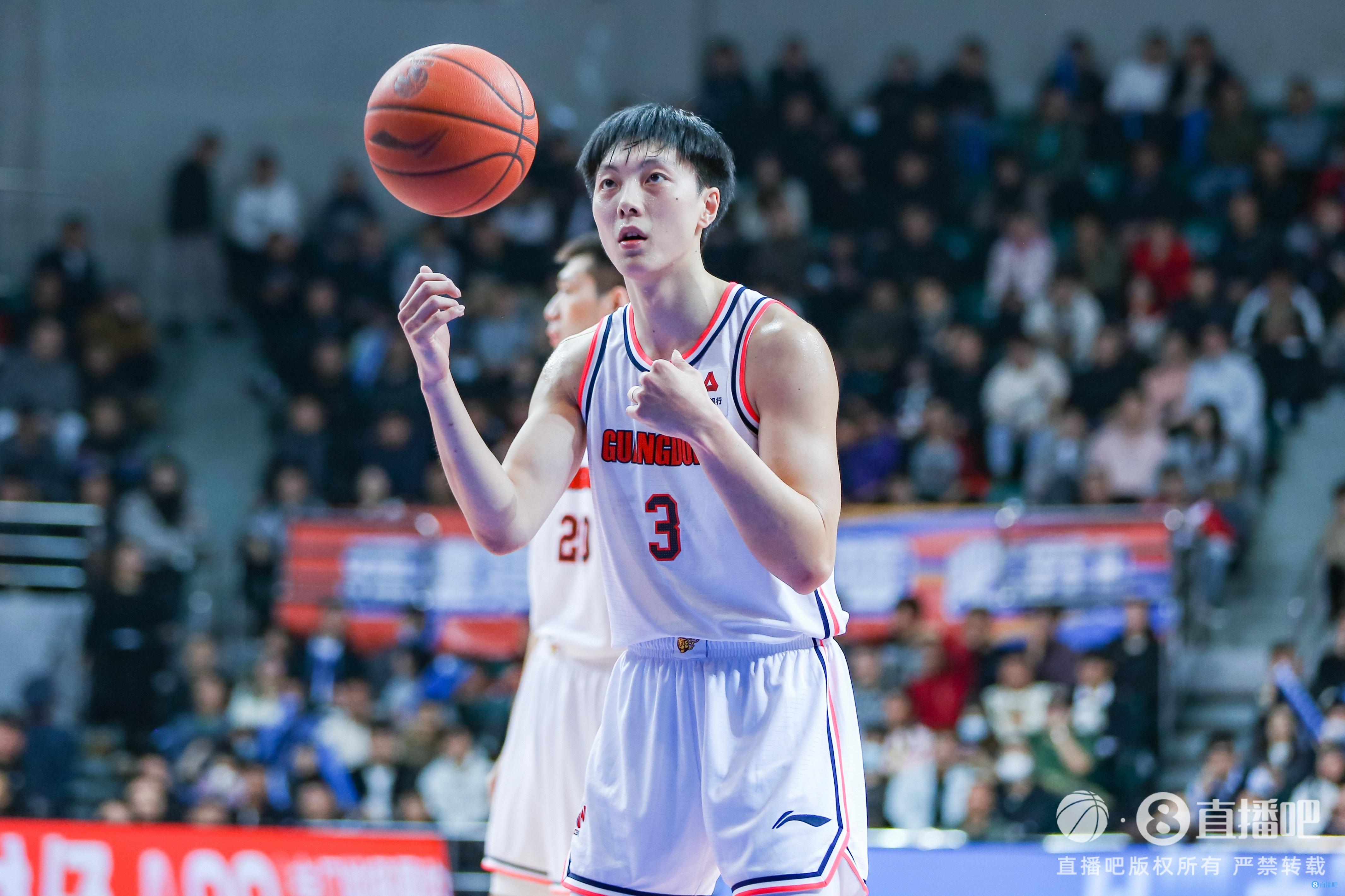 胡明轩今天打得足够强硬 广东终于在常规赛四番战完成了复仇