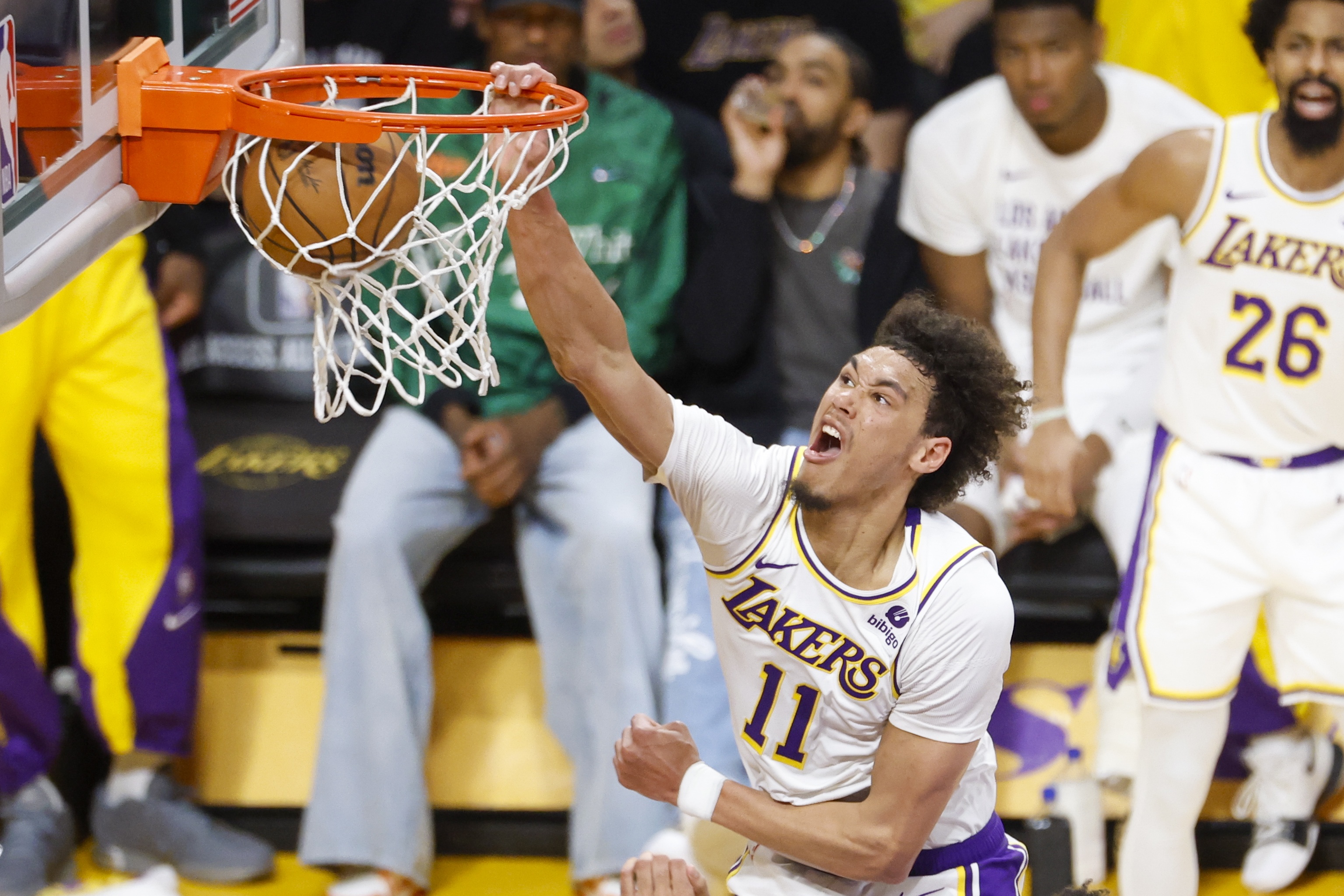 拉塞尔谈海斯暴扣：他能在挡拆后向篮筐施压 这很宝贵