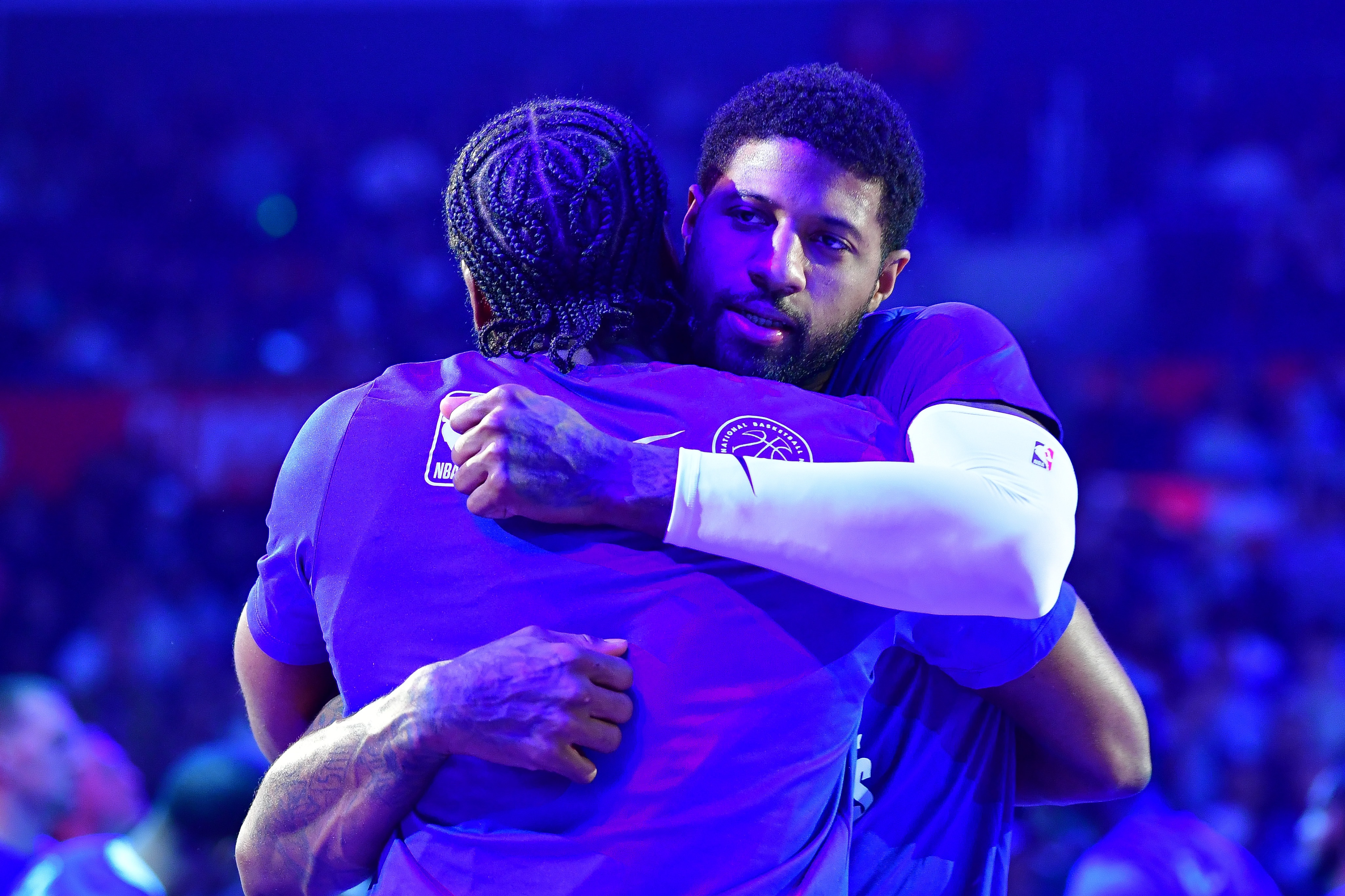 TA记者：东部有几支薪资空间充裕的球队正在密切关注乔治