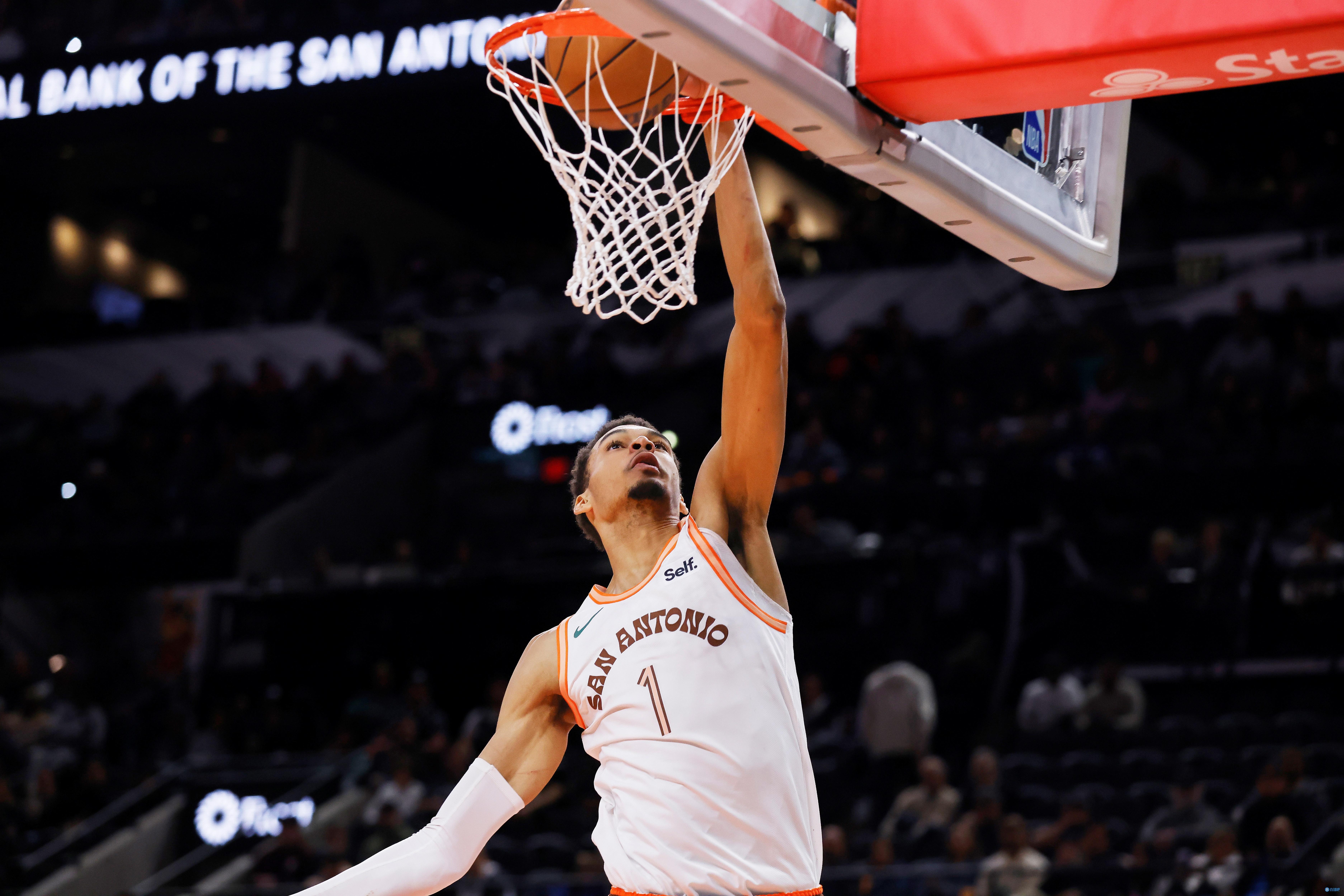 无能为力！文班亚马7中5得到13分5篮板4助攻&5失误