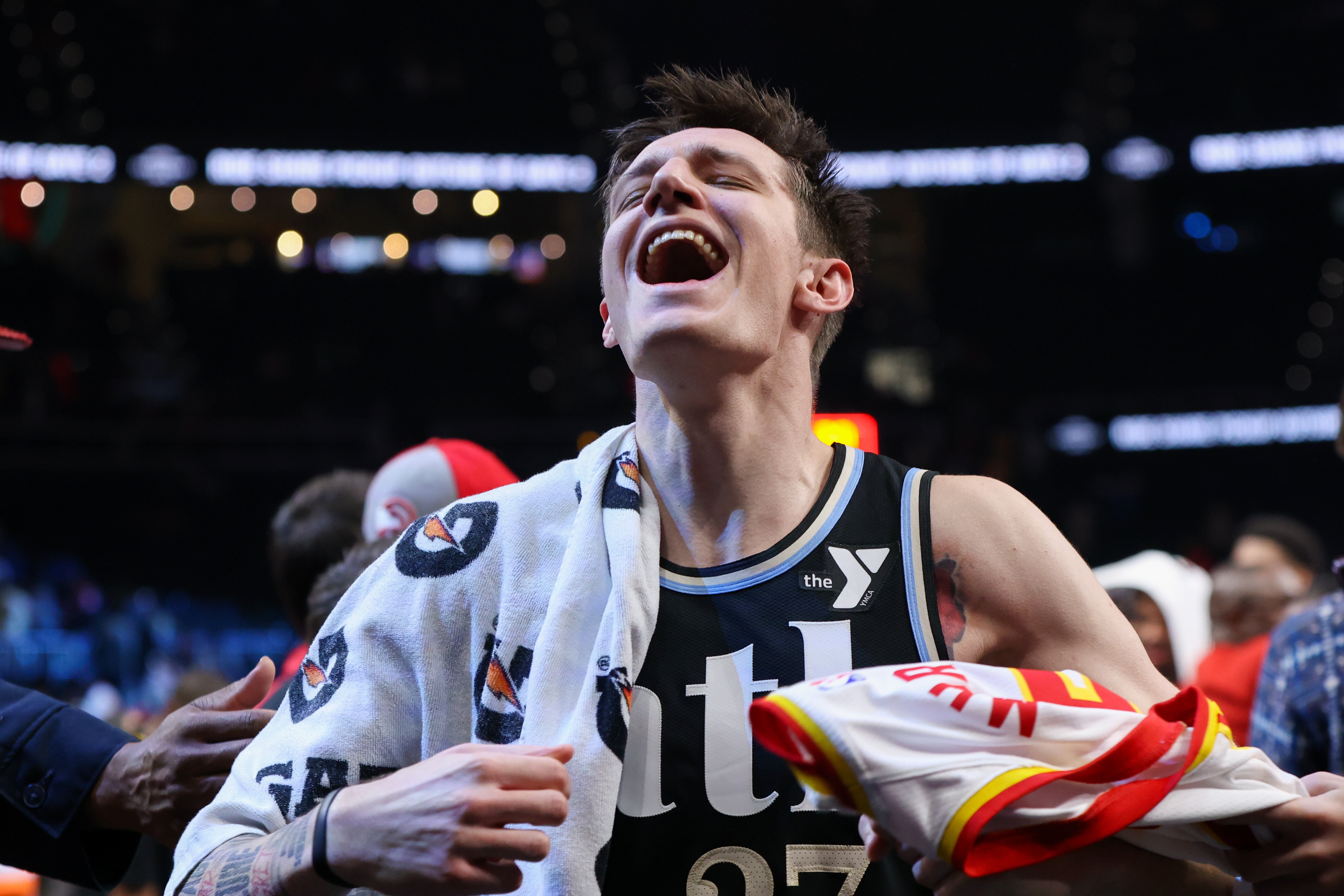 三分6中6！克雷伊奇：这只是信心的问题 今天球队的传球很棒