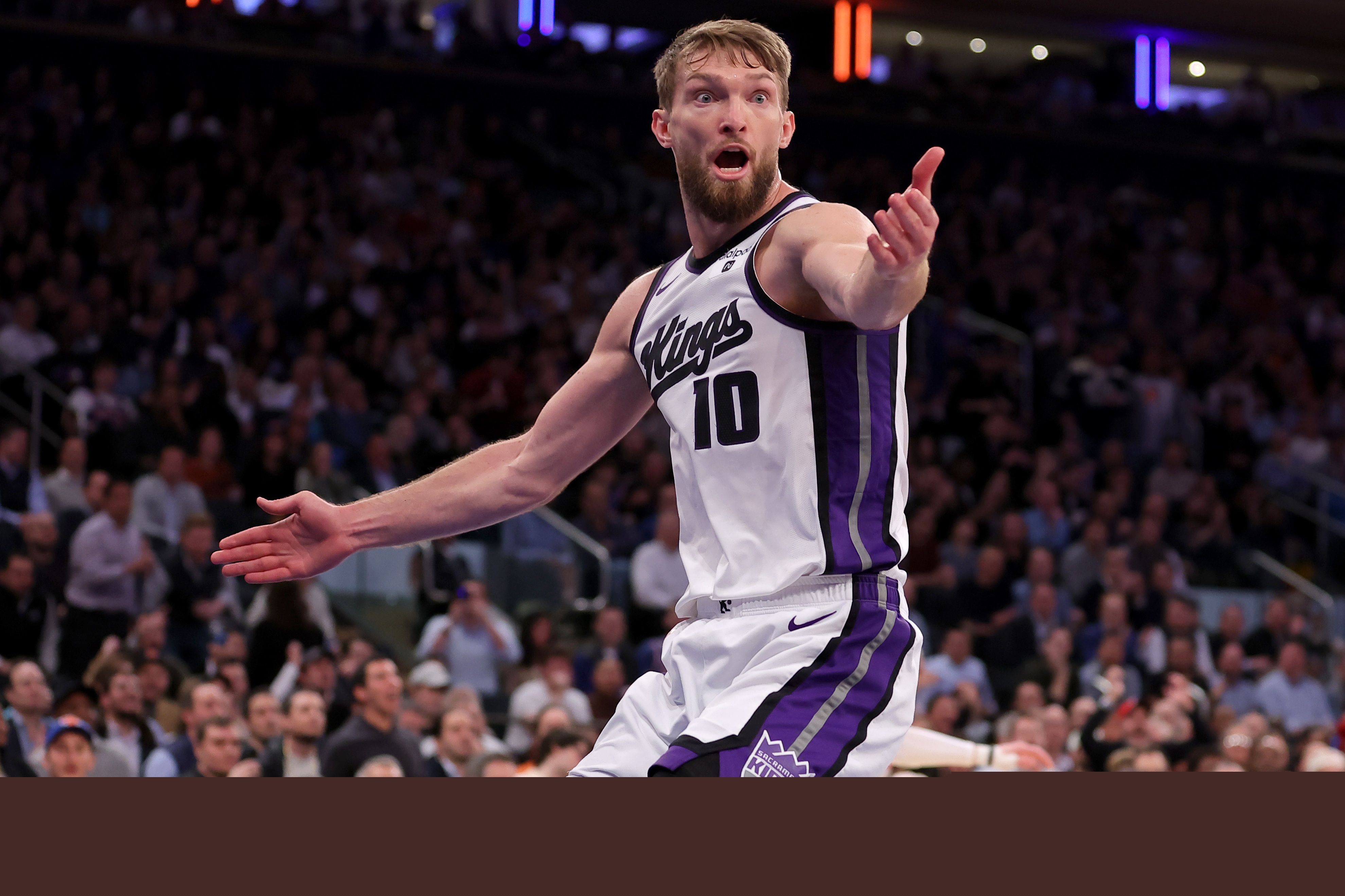 小萨：比赛计划是不给三分给突破 但今天让对手突的太轻松了